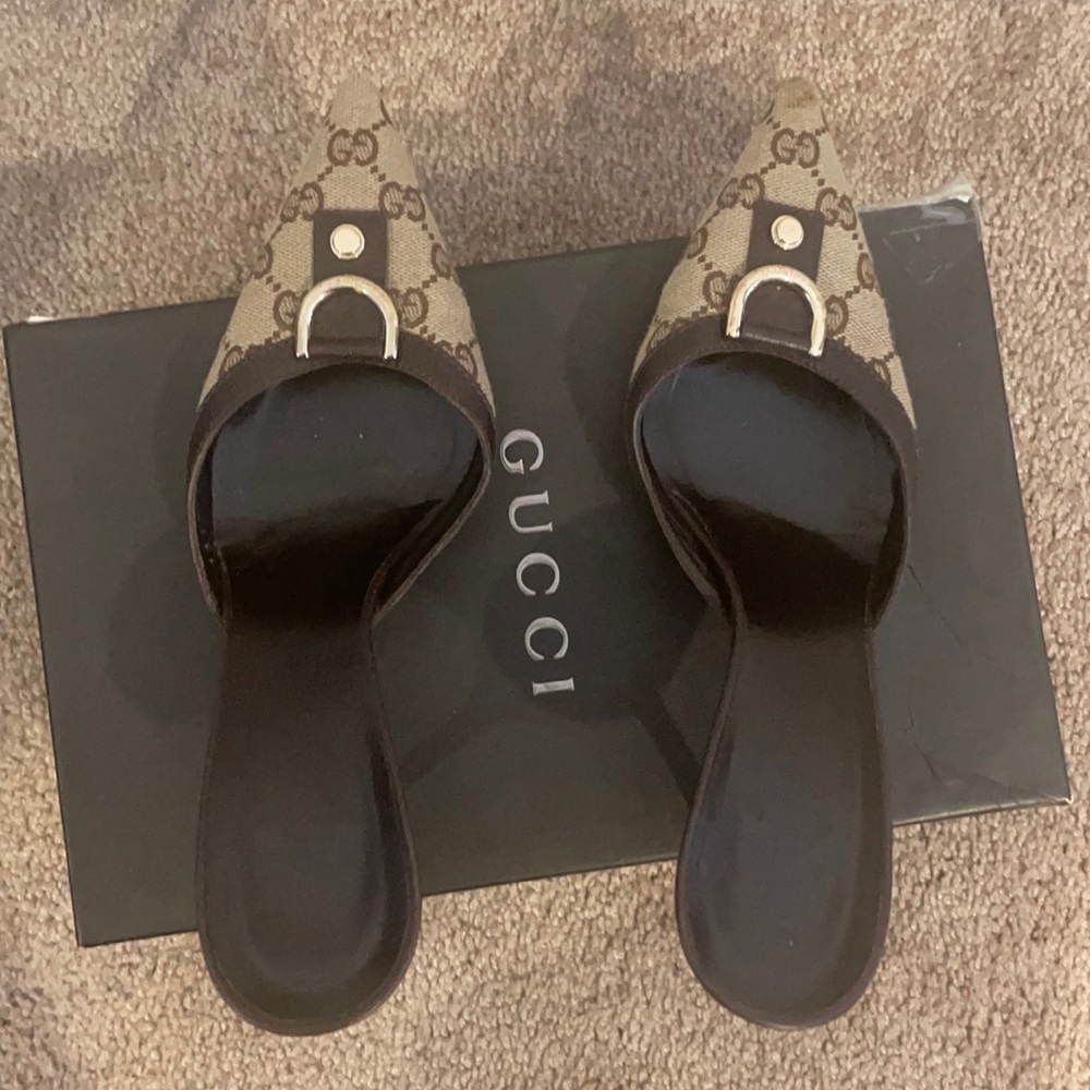 Authentic Gucci mules. Size 37C (7) Beige and gold.